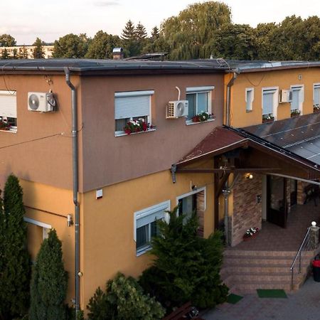 Hotel Tranzit Одорхею-Секуєск Екстер'єр фото