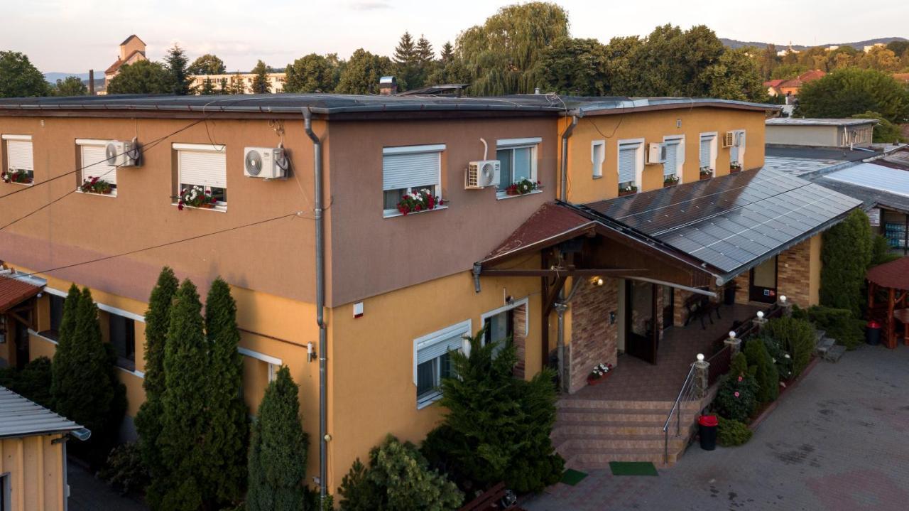 Hotel Tranzit Одорхею-Секуєск Екстер'єр фото