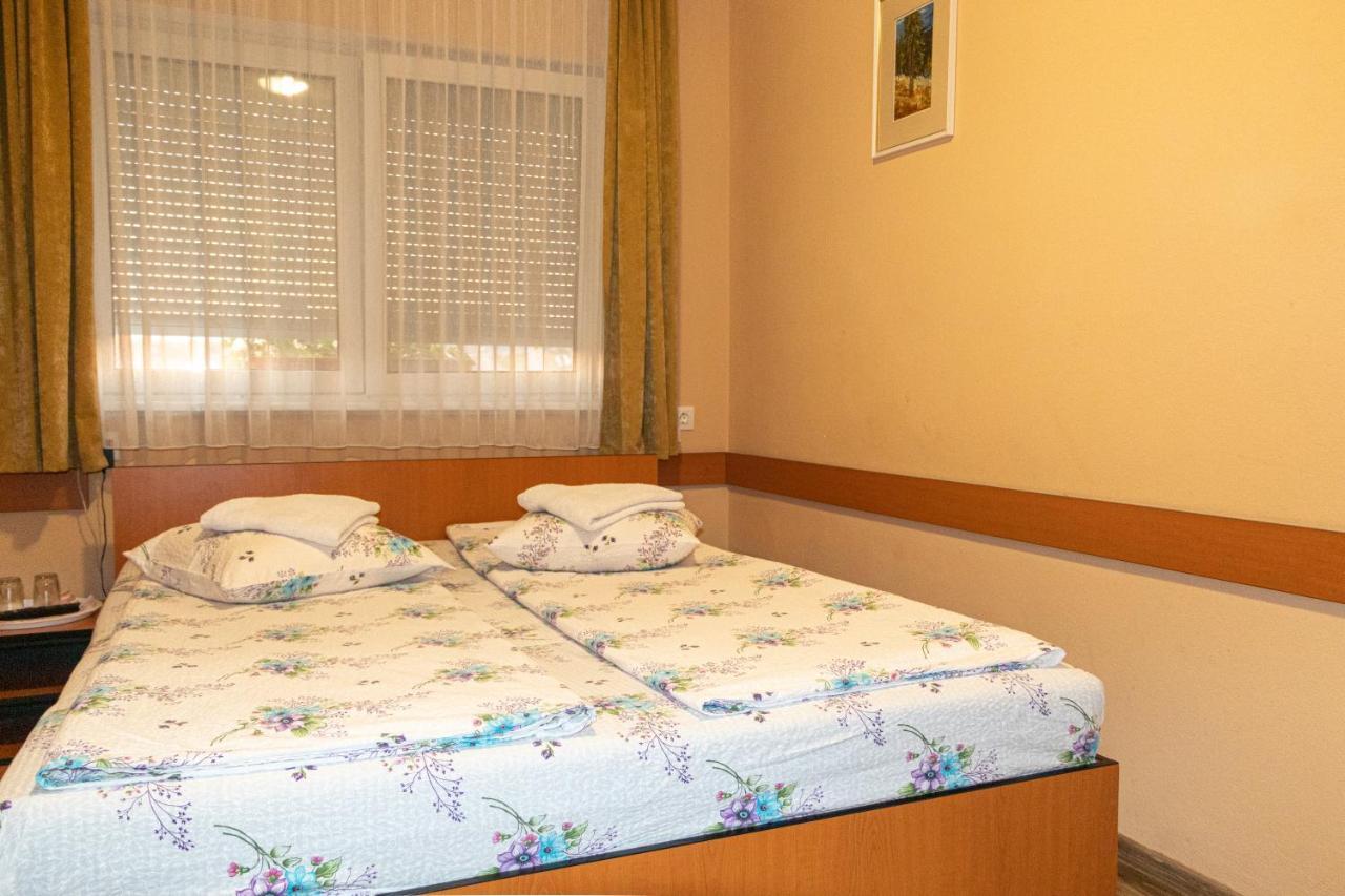 Hotel Tranzit Одорхею-Секуєск Екстер'єр фото