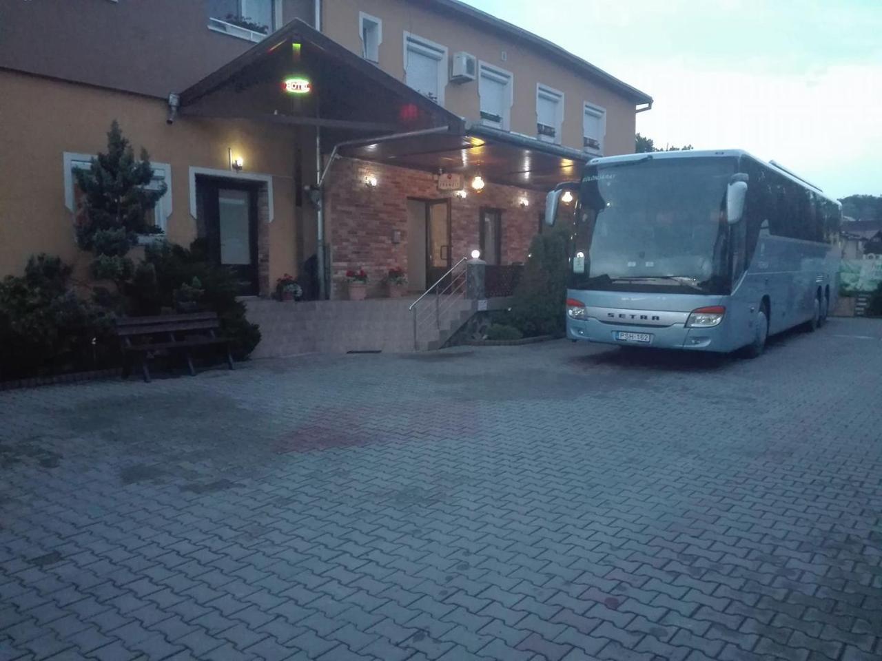 Hotel Tranzit Одорхею-Секуєск Екстер'єр фото