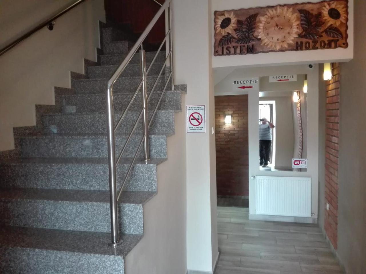 Hotel Tranzit Одорхею-Секуєск Екстер'єр фото